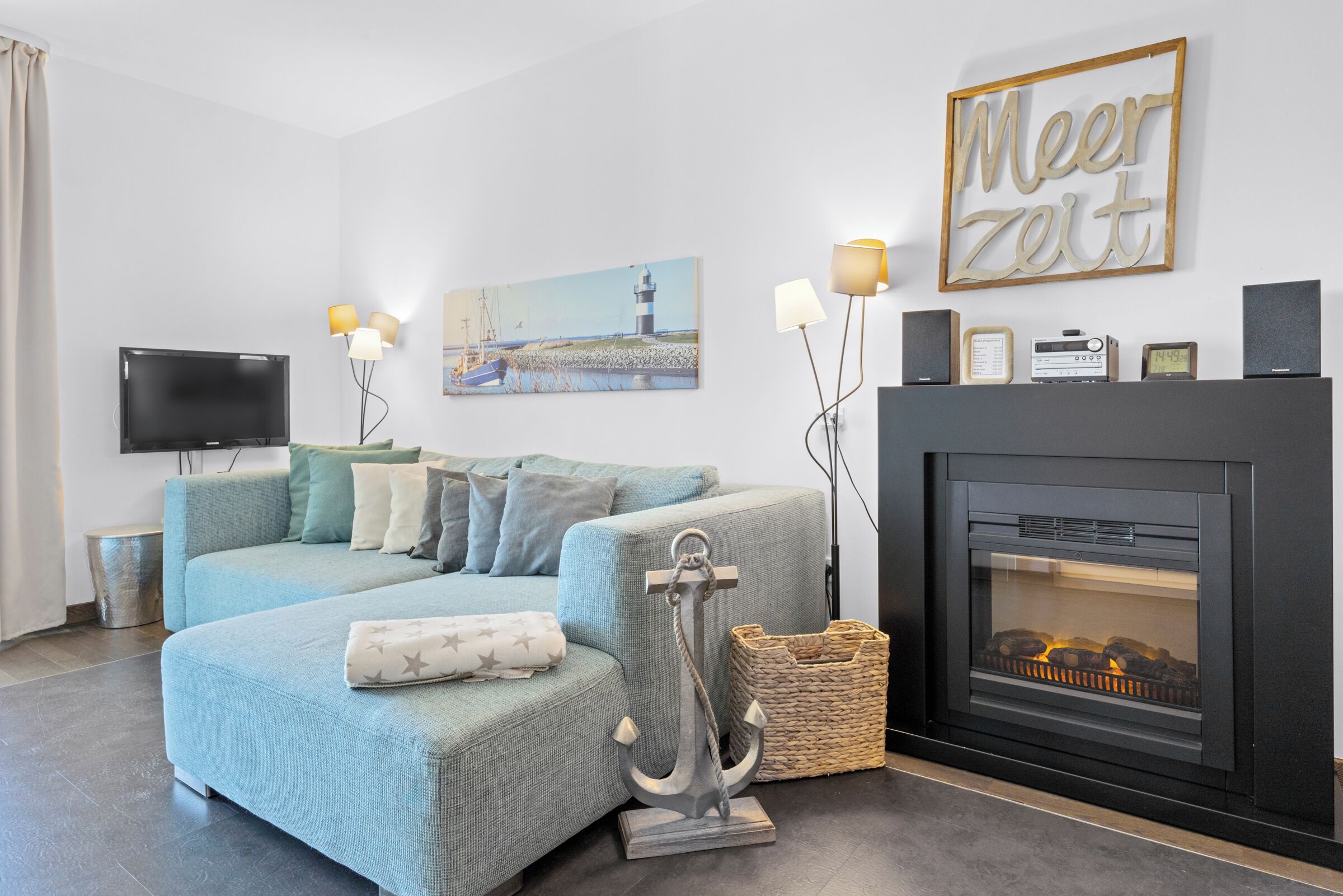 TV, fireplace, DVD player, books