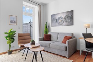 TV, DVD player, books, stereo