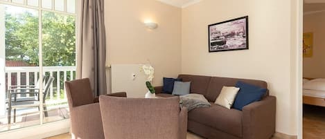 TV, DVD player, books, stereo