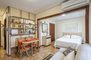 1 habitación, tabla de planchar con plancha y wifi gratis 