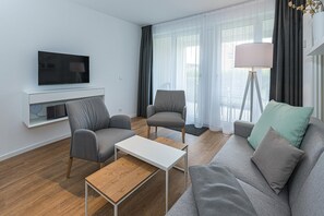 Fernseher, Stereoanlage