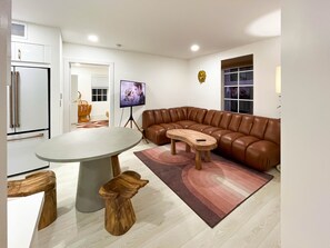 Interior - 110 - SOFI 2 Bedroom - Heated Pool, 2 blocks from Beach! (Miami Beach)