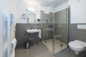 Douche, sèche-cheveux