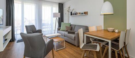 Una televisión, un reproductor estéreo