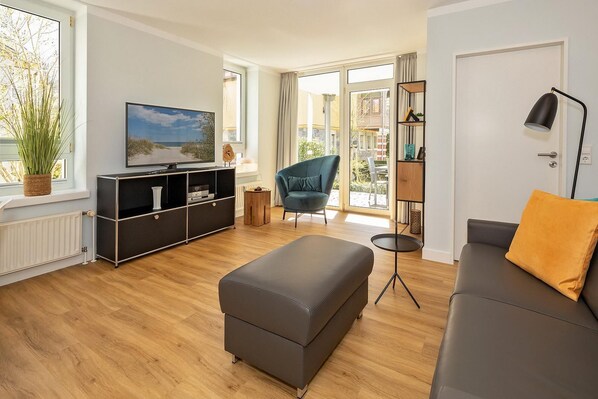 TV, DVD player, books, stereo