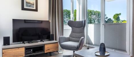 Een televisie, een dvd-speler en een stereo