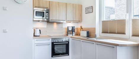 Geladeira, micro-ondas, fogão, cooktop