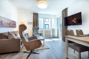 Fernseher, DVD-Player, Stereoanlage