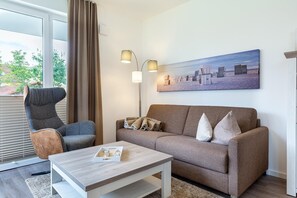 Fernseher, DVD-Player, Stereoanlage