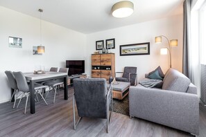 Télévision, lecteur de DVD, chaîne hi-fi