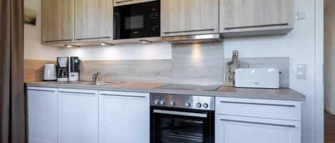 Fridge, microwave, oven, stovetop