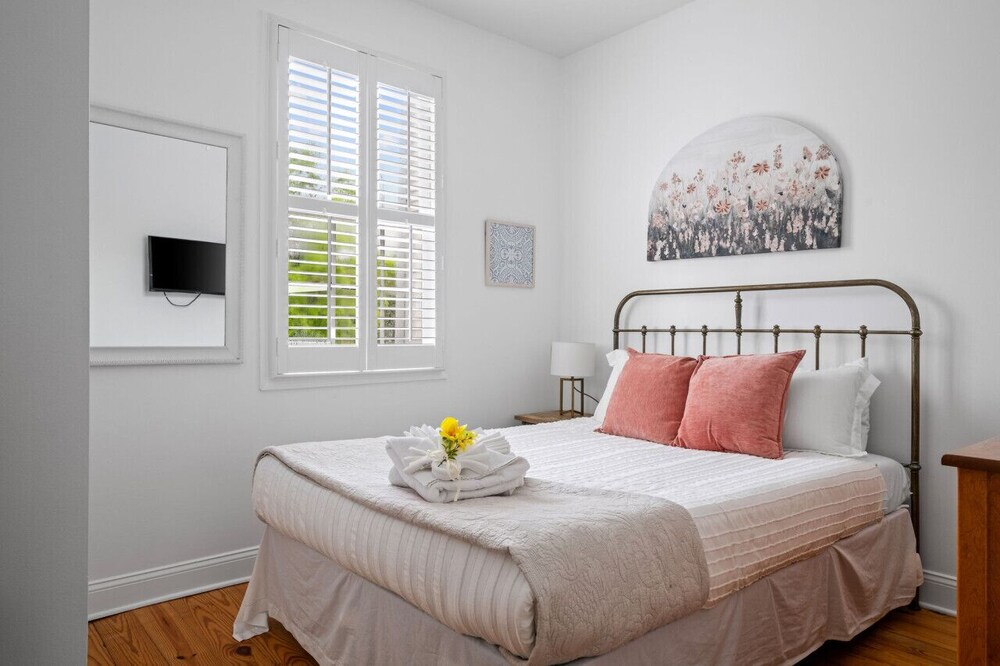 Southern Charms on Spring Walk Everywhere! Charleston Vrbo