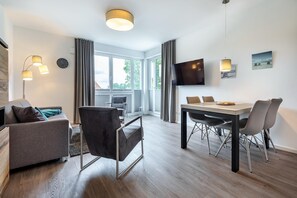 Télévision, lecteur de DVD, chaîne hi-fi