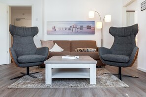 Télévision, lecteur de DVD, chaîne hi-fi