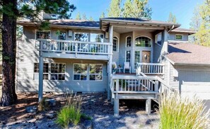 Exterior - Family-Ready Escape with A/C, EV Charger & BBQ (Sunriver)