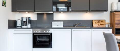 Refrigerador, microondas, horno, placa de cocina