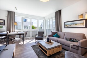 Télévision, lecteur de DVD, chaîne hi-fi