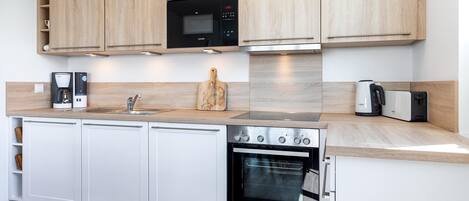 Fridge, microwave, oven, stovetop