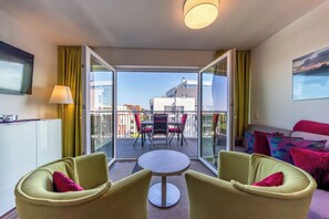 Fernseher, Bücher, Stereoanlage