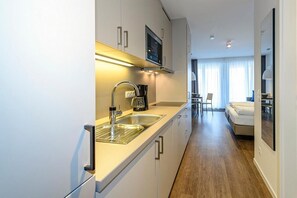 Fridge, microwave, stovetop, dishwasher