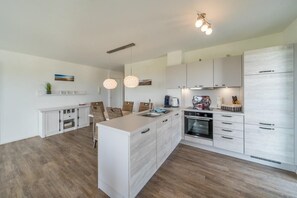 Réfrigérateur, four, plaque de cuisson, lave-vaisselle