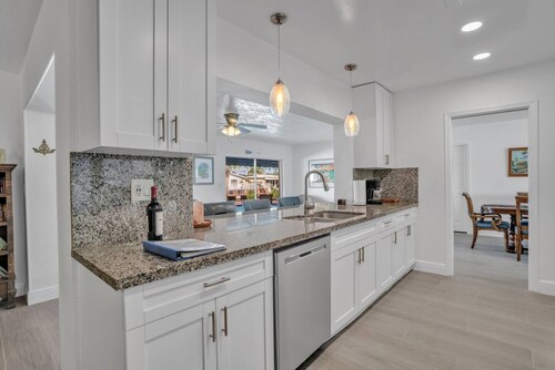 Near beach, spacious 4bd, pool/waterfront/paddle boards.