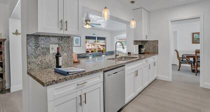 Near beach, spacious 4bd, pool/waterfront/paddle boards.