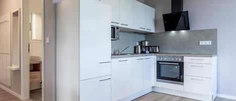 Refrigerador, microondas, horno y parrilla de estufa