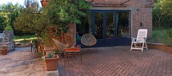 mini house with park, in the province of Siena, btw Valdichiana and Val d'Orcia