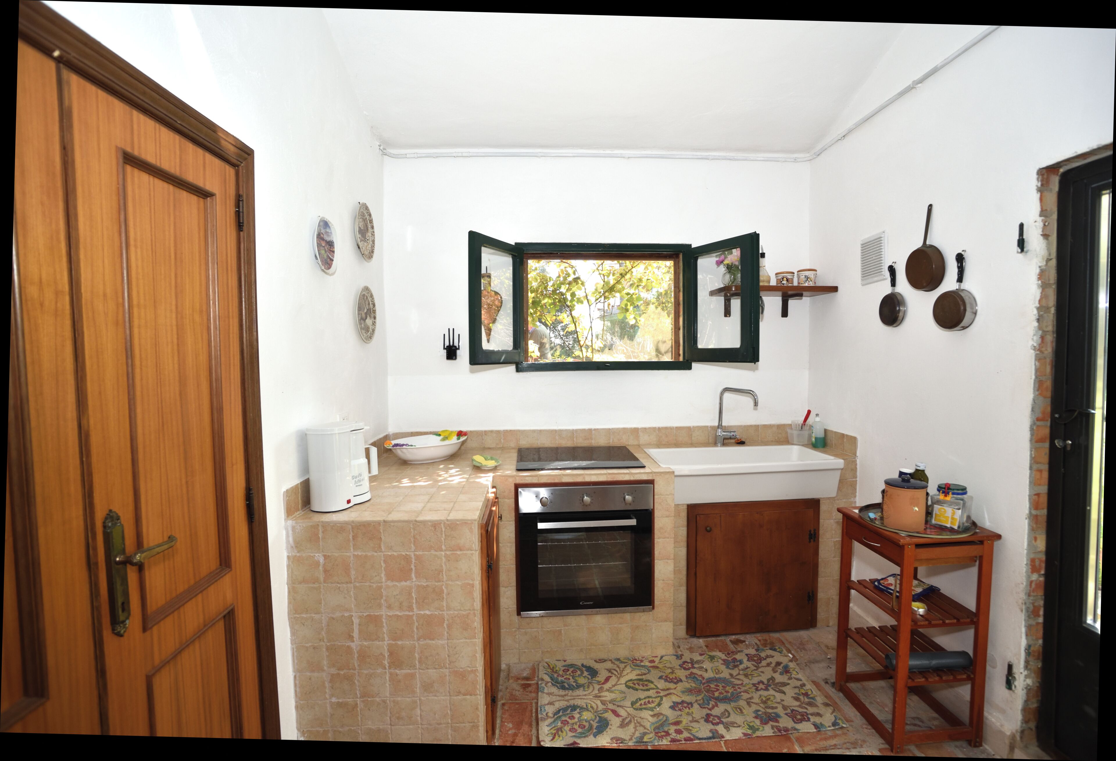 Frigorifero, forno, piano cottura, macchina per tè/caffè