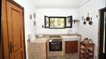 Frigorifero, forno, piano cottura, macchina per tè/caffè