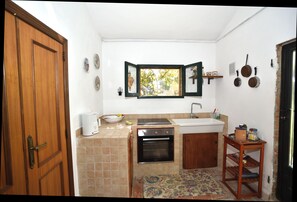 Frigorifero, forno, piano cottura, macchina per tè/caffè