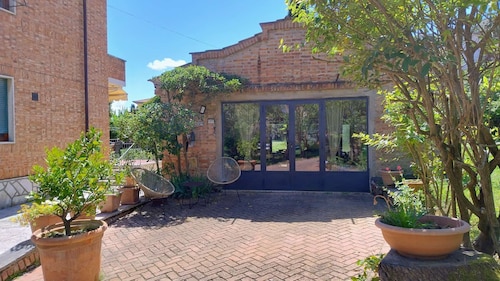 mini house with park, in the province of Siena, btw Valdichiana and Val d'Orcia