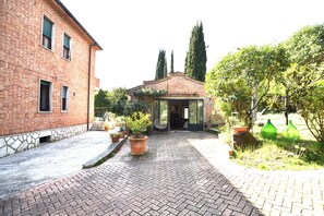 Exterior - mini house with park, in the province of Siena, btw Valdichiana and Val d'Orcia (Sinalunga)