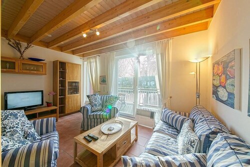 Top-Ferienhaus am Deich mit Terrasse am Wasser, Balkon, Sauna & Kaminofen