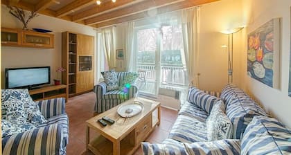 Top-Ferienhaus am Deich mit Terrasse am Wasser, Balkon, Sauna & Kaminofen