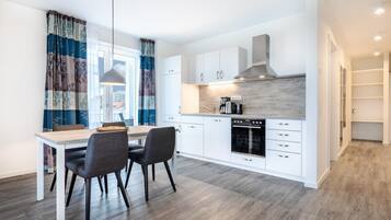 Kühlschrank, Ofen, Herdplatte, Geschirrspüler