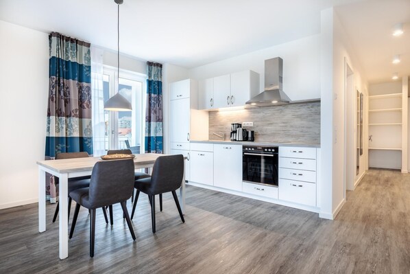 Kühlschrank, Ofen, Herdplatte, Geschirrspüler