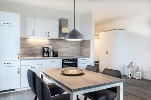 Kühlschrank, Ofen, Herdplatte, Geschirrspüler