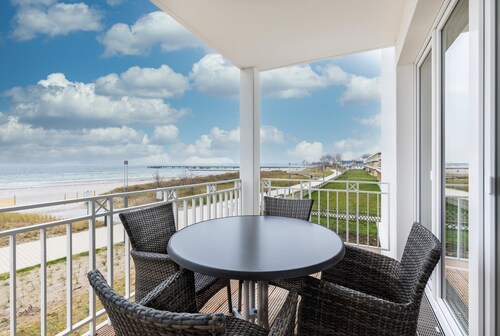 Stilvolles Apartment in Erster Reihe am Strand mit Wundervollem Meerblick