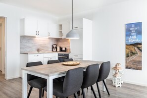 Dining - Ferienapartment mit Traumhaftem Meerblick Direkt am Feinsandigen Ostseestrand (Ostseeheilbad Großenbrode)
