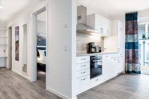 Kühlschrank, Ofen, Herdplatte, Geschirrspüler