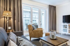 Fernseher, Bücher, Stereoanlage