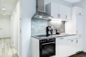 Réfrigérateur, four, plaque de cuisson, lave-vaisselle