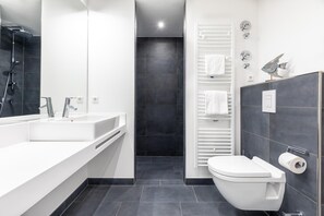 Shower, hair dryer - Barrierearmes, Familienfreundliches Apartment am Meer mit Saunabereich im Haus (Ostseeheilbad Großenbrode)