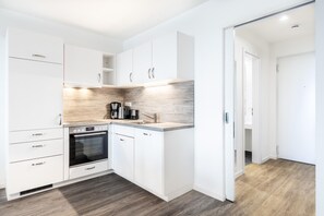 Kühlschrank, Ofen, Herdplatte, Geschirrspüler