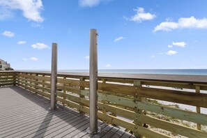 Property grounds - Amalfi Coast 104A - Resort Style Living, Community Pool, Fitness, Tennis Courts! (Miramar Beach)