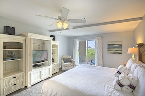 2 bedrooms, Internet, bed sheets - Amalfi Coast 104A - Resort Style Living, Community Pool, Fitness, Tennis Courts! (Miramar Beach)