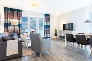 TV, stereo - Hochwertiges Penthouse Über Zwei Ebenen mit Galerieschlafzimmer und Meerblick (Ostseeheilbad Großenbrode)