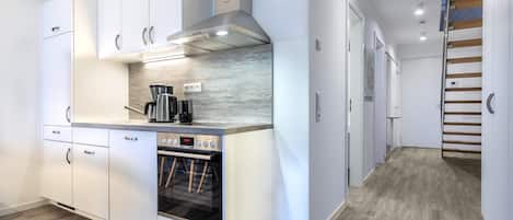 ثلاجة، فرن، موقد طهي مسطح، غسالة أطباق